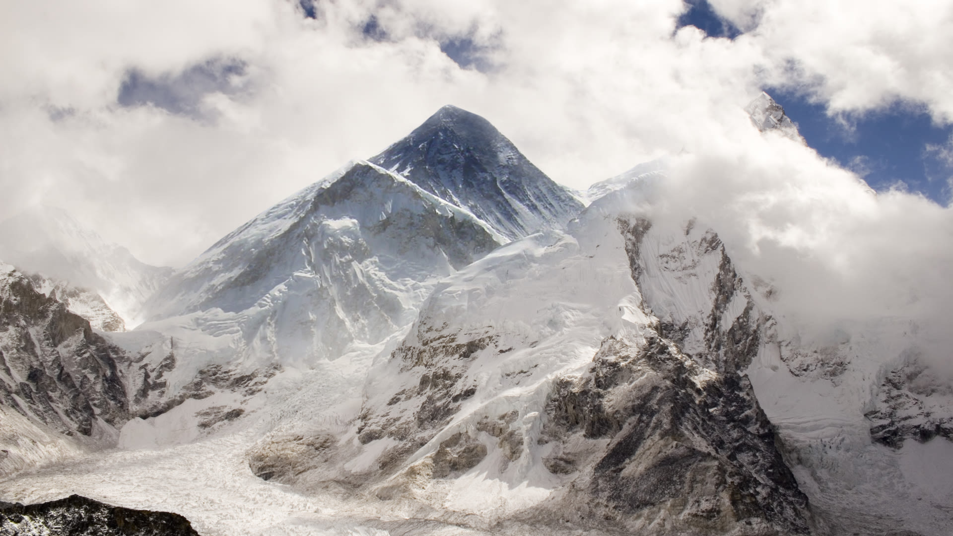 Sherpa guide "synonymous with the world’s highest peak" summits Everest for the 29th time