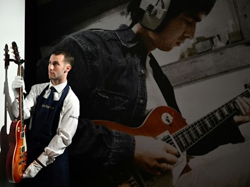 Subastan una guitarra de Noel Gallagher, de Oasis, por más de 170.000 dólares