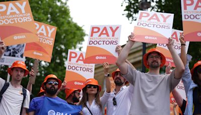 Junior doctors ‘offered 20% pay rise’ to end strikes