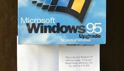 Ex-Microsoft executive flaunts the first ever copy of Windows 95