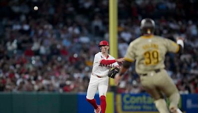 Zach Neto hits 2-run double as Angels finally win a home series this season, beating the Padres 4-2