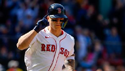 Red Sox outfielder Tyler O’Neill returns to Boston for tests on sore right knee - The Boston Globe