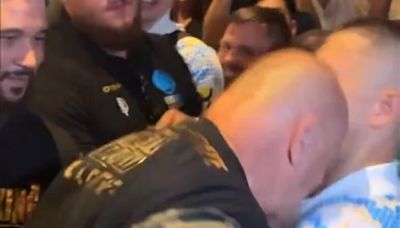 El padre de Tyson Fury golpeó a un miembro de la delegación de Oleksandr Usyk en la previa caliente de una pelea esperada