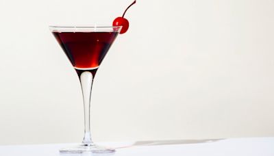 Manhattan Vs Old Fashioned: What Sets These Drinks Apart?