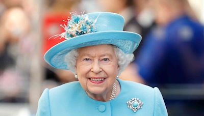 Queen Elizabeth Used to Send Secret Messages to Her Staff Using Her Purse