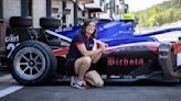BICHOTA, el auto de Fórmula 2 conducido por Tatiana Calderón con patrocinio de Karol G