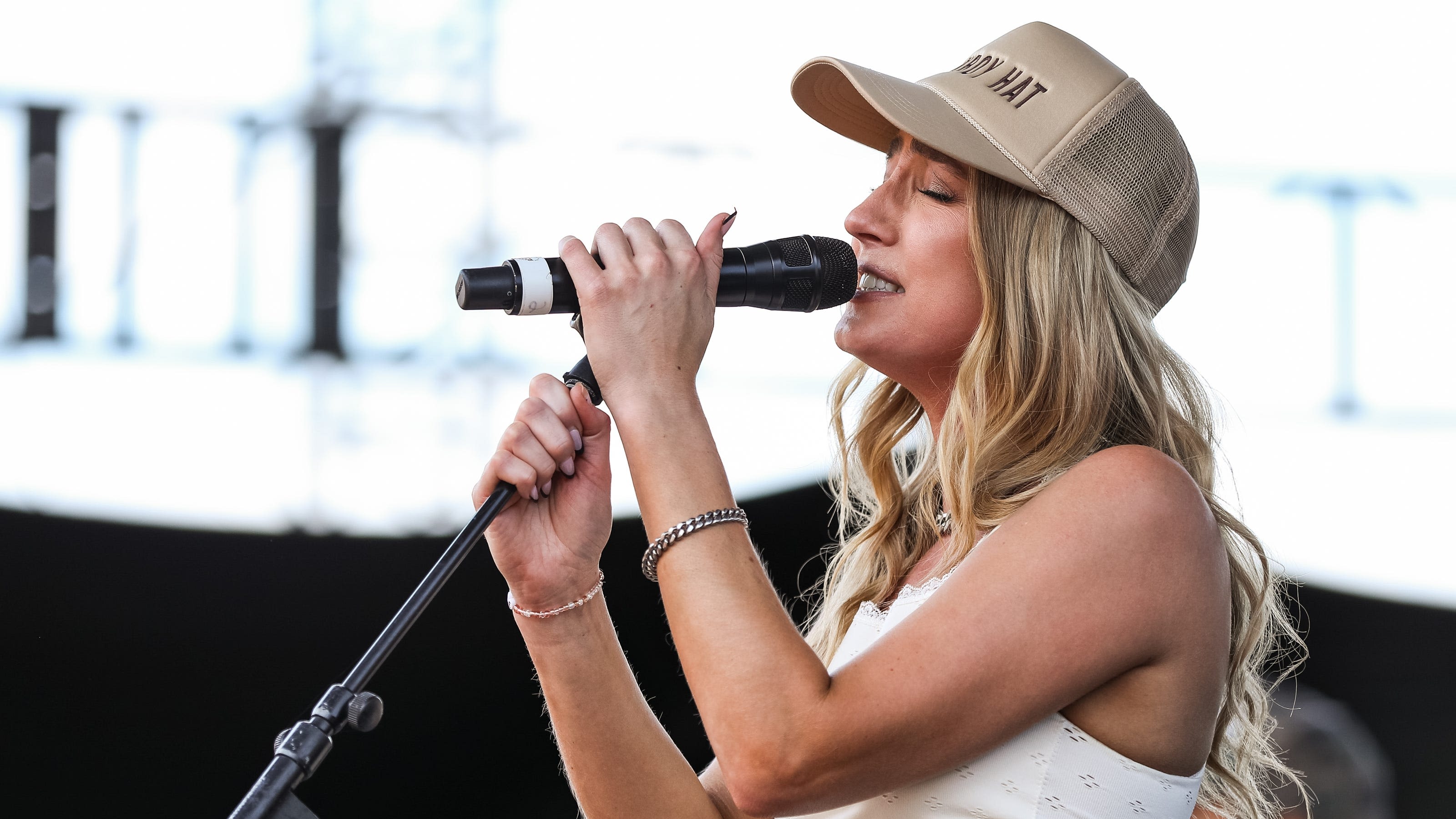 Ingrid Andress' national anthem before MLB Home Run Derby leaves impression