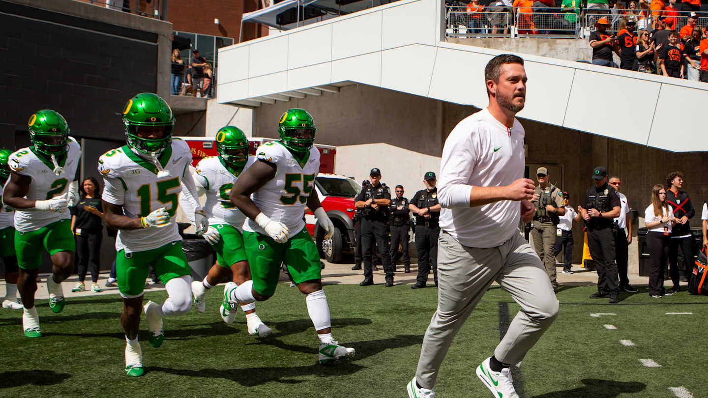 Oregon Ducks Coach Dan Lanning Impressed By Ducks Performance: 'We Played To Our Standard'