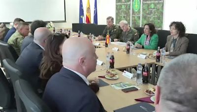 Margarita Robles se reúne en Eslovaquia con las tropas españolas de la OTAN