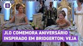 Jennifer Lopez faz festa de aniversário de 55 anos inspirada na série Bridgerton