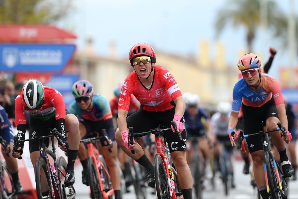 Alison Jackson sprints to Vuelta Femenina stage two victory after crashes affect race