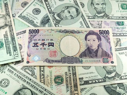 Japanese Yen holds gains as US Dollar remains tepid amid dovish Fed