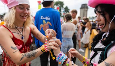 Lollapalooza opens on Day 1 with gray skies and pink for Chappell Roan