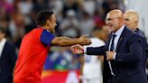 Coach De la Fuente lauds Spain's 'spirit of sacrifice'