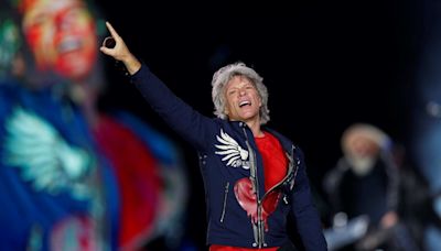 El cantante Jon Bon Jovi salva a una mujer que iba a tirarse desde un puente en Nashville