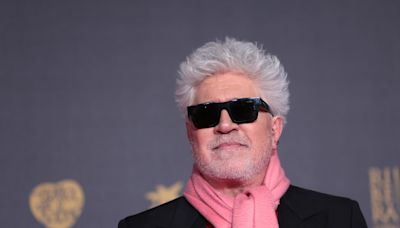 Pedro Almodóvar se lleva el León de Oro de Venecia por “The Room Next Door” - El Diario NY