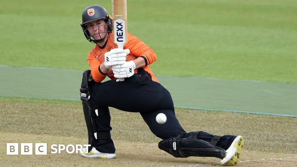 Georgia Elwiss hits century as Southern Vipers beat The Blaze