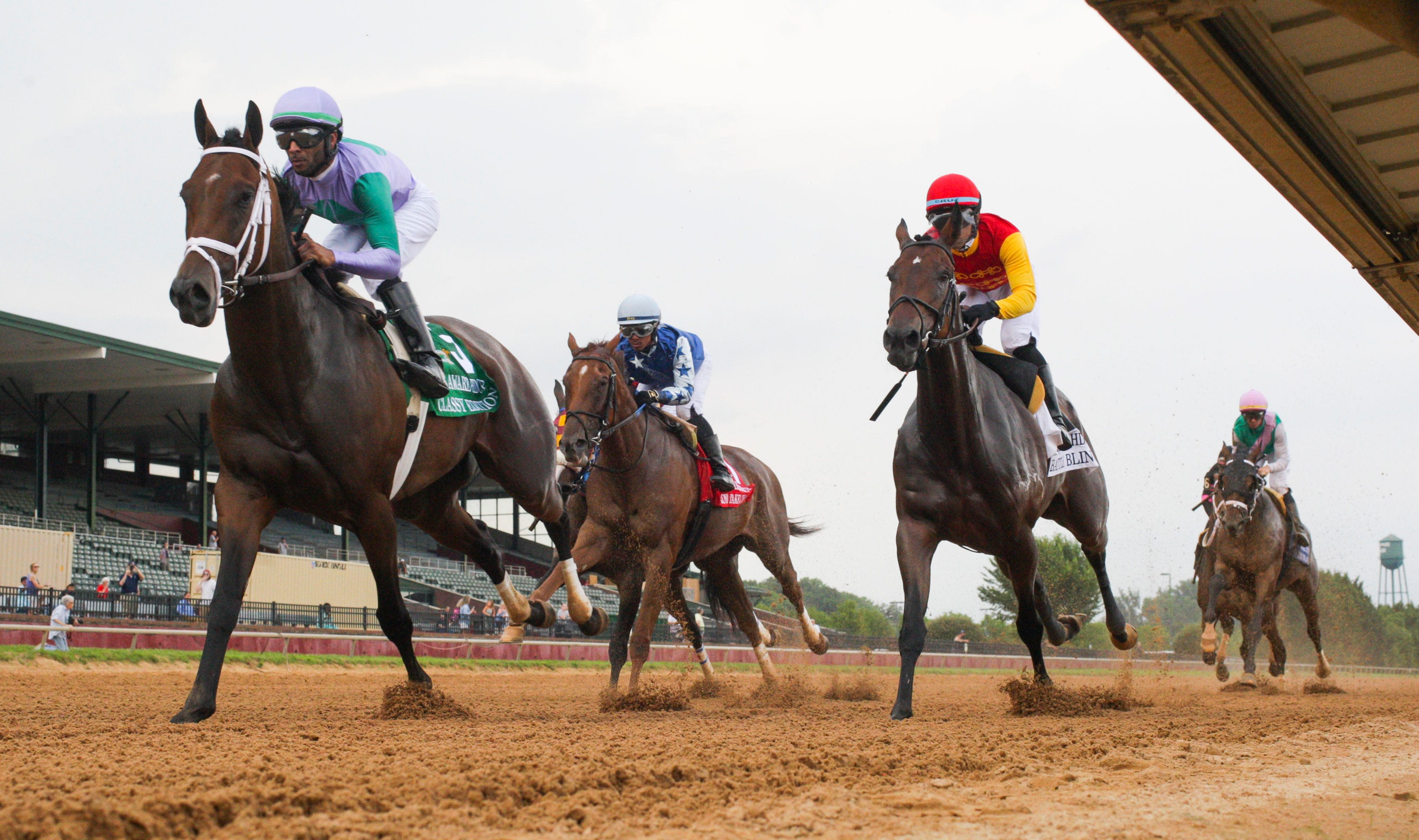 Delaware Park Saturday racing card canceled due to excessive heat, moved to Monday