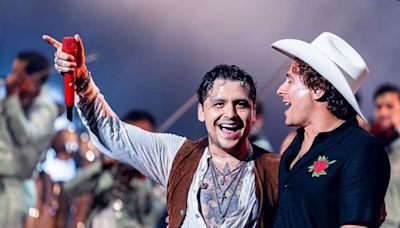 Memo Ochoa presume que festejó su cumpleaños cantando con Christian Nodal