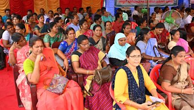 Disbursal of pending salary to teachers of aided colleges demanded
