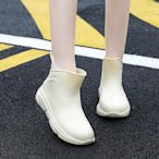 日式時尚雨鞋短筒2023新款雨靴輕便廚房專用鞋女防滑戶外軟底膠鞋~