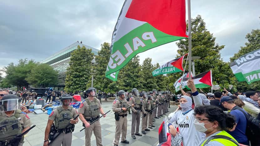 Police breaking up UT Dallas students’ encampment, arrests begin