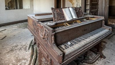 Inside eerie abandoned funeral home with chilling link to Harry Houdini