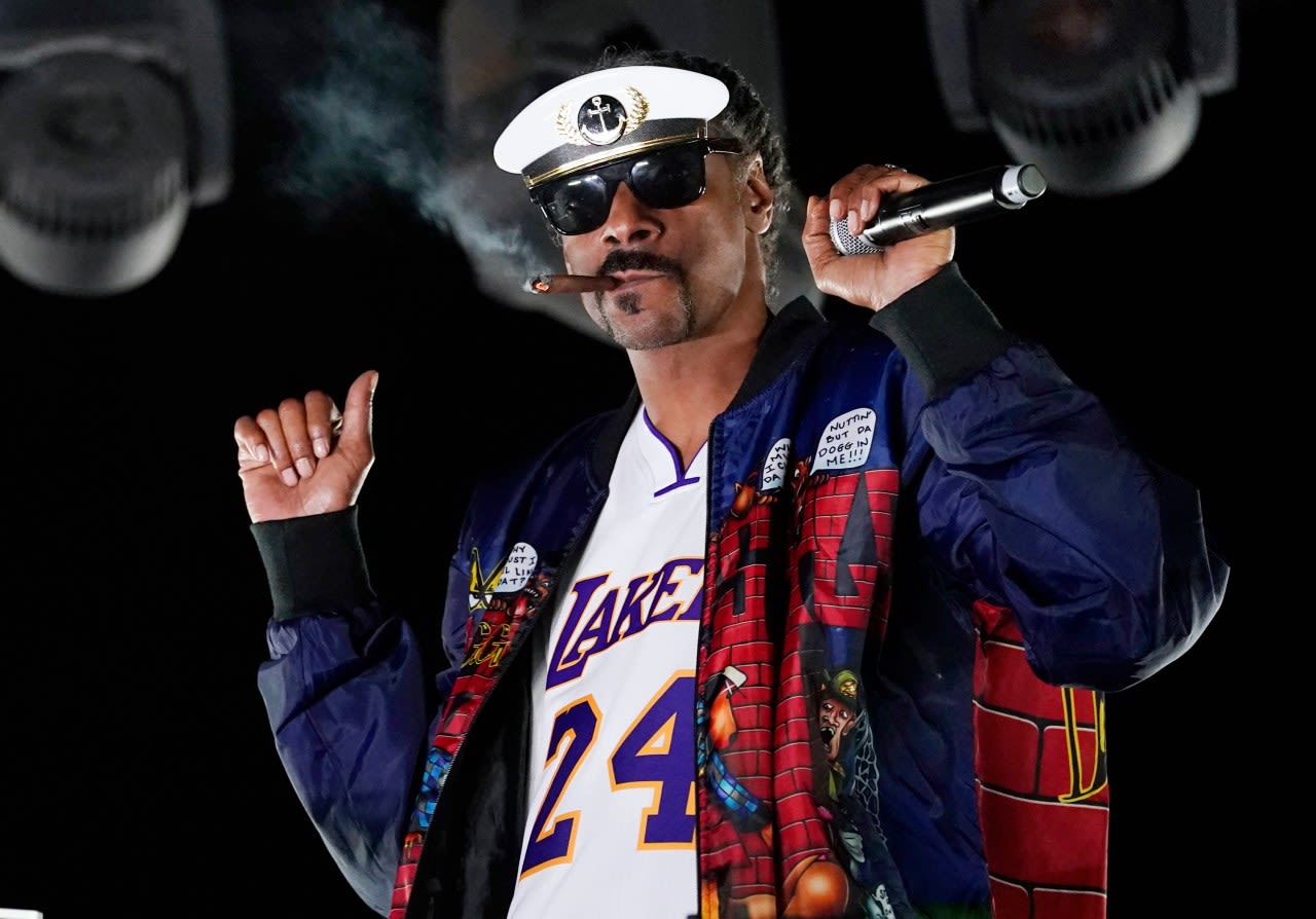 After Barstool Sports sponsorship fizzles, Snoop Dogg brand is attached to Arizona Bowl, fo shizzle