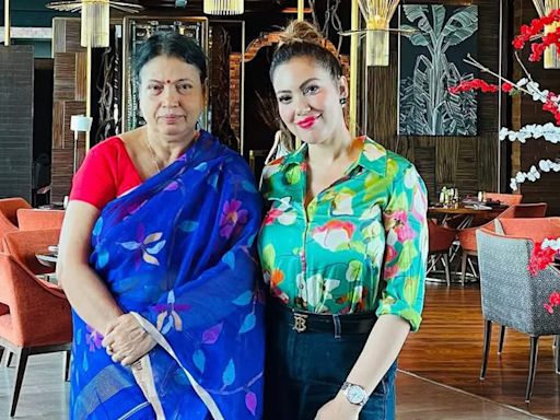 Taarak Mehta’s Munmun Dutta takes out her mother on a luxurious lunch date; writes ‘Treating my mom with best things is my biggest aim’ | - Times of India