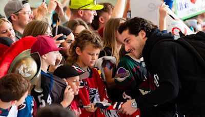 Fans gather at airport to welcome Utah’s new NHL team off the plane