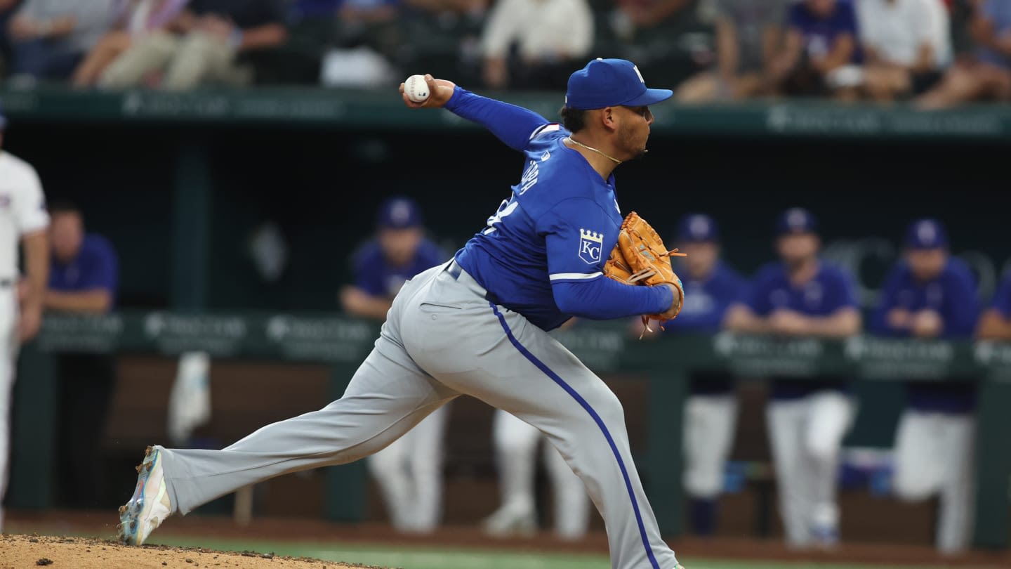 Live Updates: Kansas City Royals at Texas Rangers (Game Three)