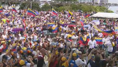 Thousands pack Bayfront Park in Downtown Miami, rallying for Venezuela's freedom