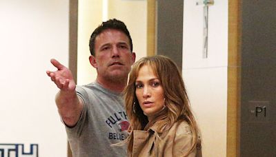 A Body Language Expert Breaks Down J.Lo And Ben Affleck's 'Tense' PDA Amid Divorce Rumors