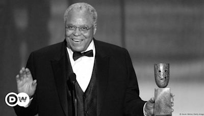 James Earl Jones: Darth Vader and Mufasa voice actor dies – DW – 09/10/2024