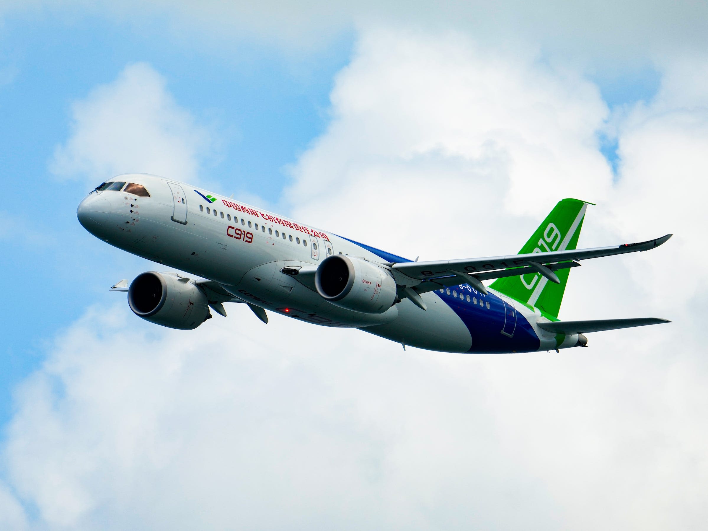 Upstart Chinese planemaker Comac is in talks with Saudi Arabia as it seeks to disrupt the Boeing-Airbus duopoly