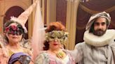 Elenco surge caracterizado para baile de máscaras nos bastidores de 'Dona Beja'