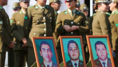 Buscan a los asesinos de los 3 carabineros en Chile y el gobierno admite un “retroceso” en la seguridad de la zona del conflicto mapuche