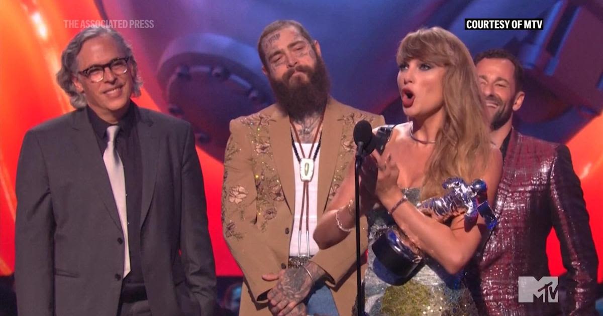 Taylor Swift wins big at MTV Video Music Awards and thanks boyfriend Travis Kelce