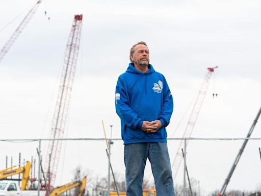 Good Morning, Buffalo: Hammer's Lot owner has front-row seat to Bills stadium construction