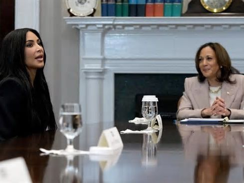 Kim Kardashian alla Casa Bianca con Kamala Harris