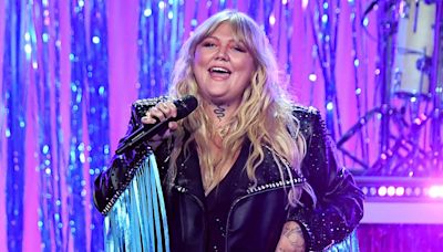 Elle King ‘Disassociated’ During Drunk Grand Ole Opry Performance