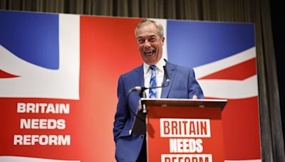 Nigel Farage, principal impulsor del Brexit, revienta la campaña de Rishi Sunak al anunciar su candidatura