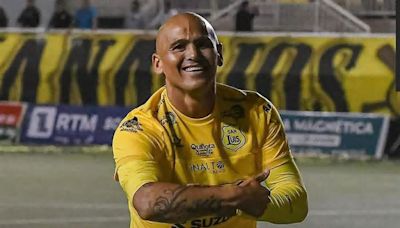 Suazo rompe una marca que parecía imposible: derribó a una leyenda del fútbol chileno