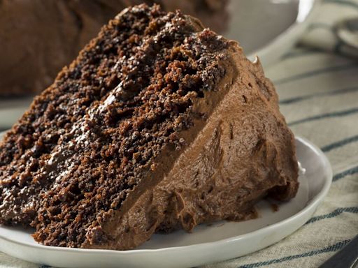 Chocolate cake is 'super easy' to make with delicious 6 ingredient recipe