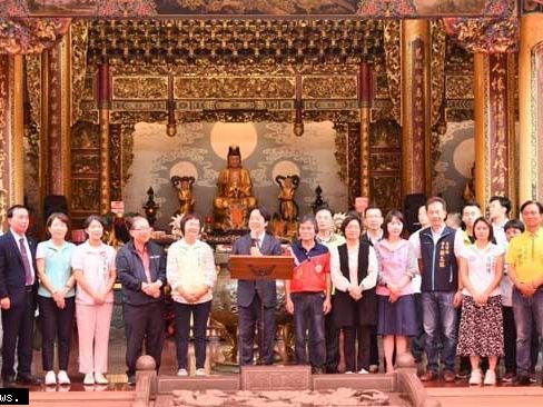 賴總統蒞臨彰化大庄慈雲寺 參香祈福贈匾