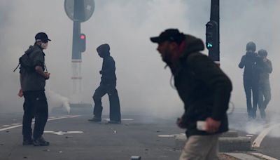 Violentos disturbios en la marcha por el Día de los Trabajadores en París: grupos radicales atacaron comercios