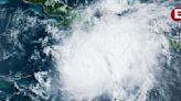 Pared del ojo del huracán 'Beryl' roza costa de Jamaica; ésta es su trayectoria