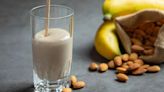 Cómo preparar un licuado de nueces con proteína para aumentar la masa muscular y tener energía