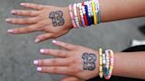 Taylor Swift : Comment la chanteuse a relancé la mode des bracelets d’amitié