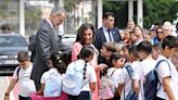 Los reyes Felipe y Letizia presiden un acto en Las Palmas mientras doña Sofía permanece ingresada en Madrid